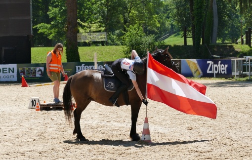 13 Vanda Lehart HUN
